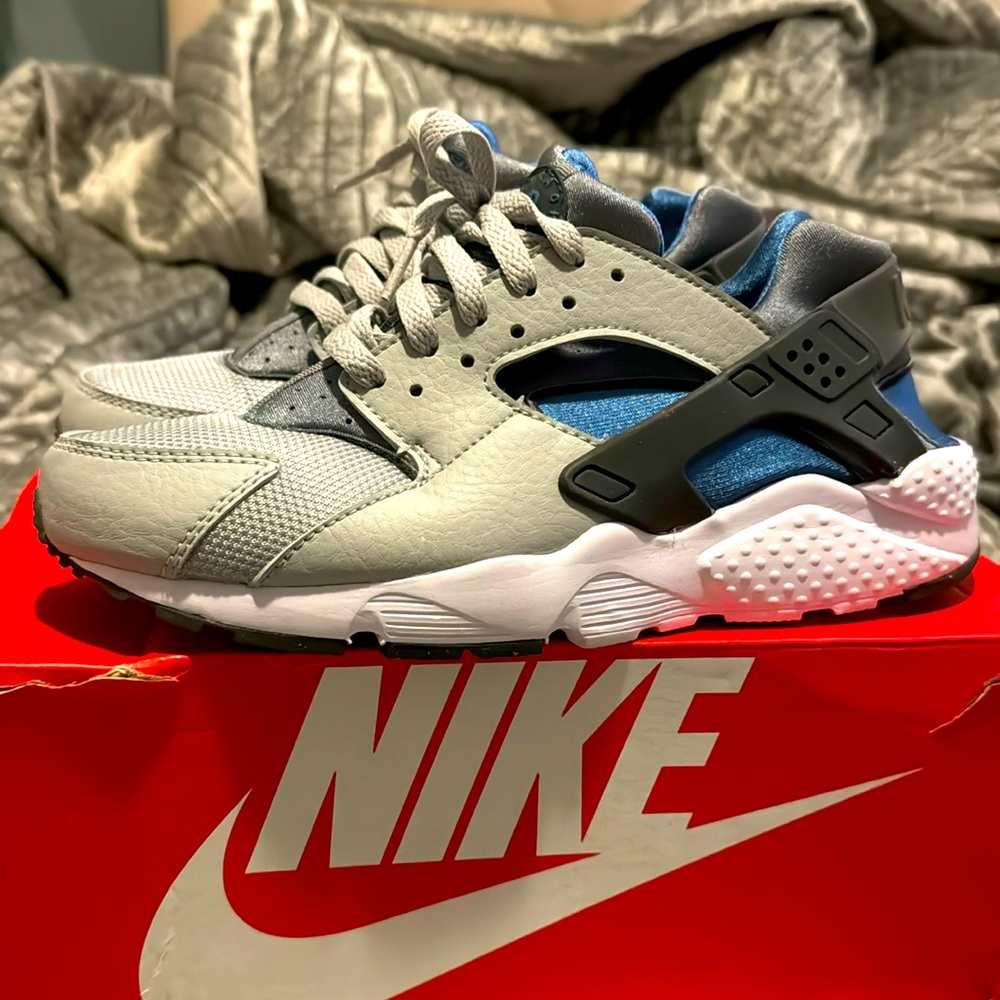 NIKE HUARACHE